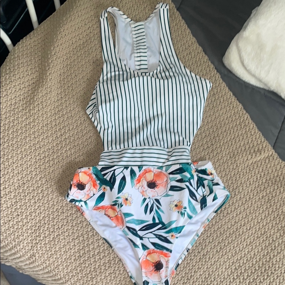 Cupshe Green and White Striped Swimsuit